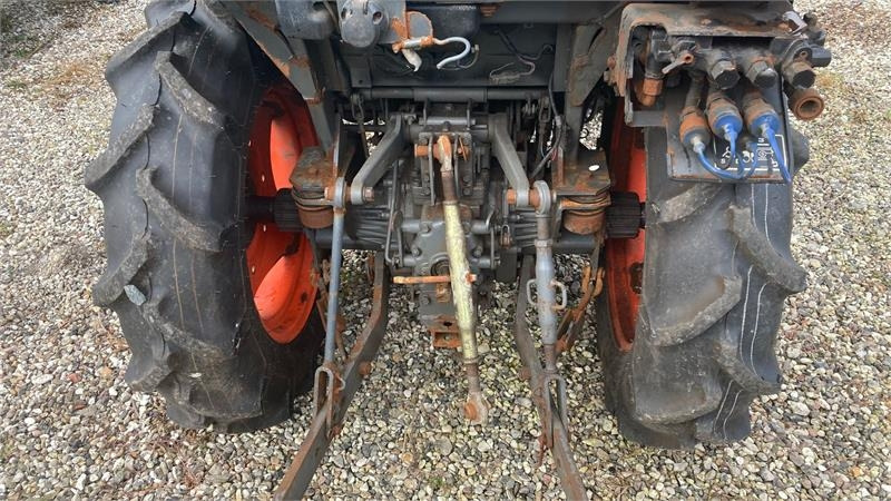 Kubota STW37 Kun 1145 timer  - Traktor kota: gambar 4 Kubota STW37 Kun 1145 timer  - Traktor kota: gambar 4