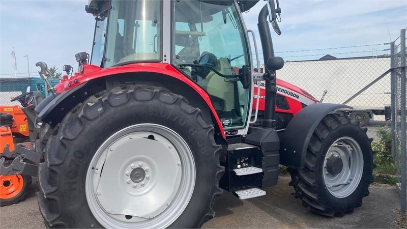Massey Ferguson 5S.145 Exclusive Dyna-6 Exclusive - Traktor: gambar 4 Massey Ferguson 5S.145 Exclusive Dyna-6 Exclusive - Traktor: gambar 4