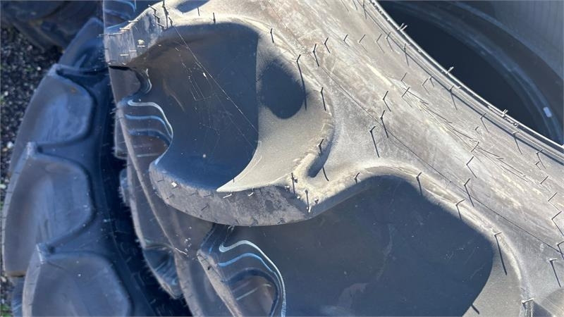 Mitas 420/85R38 & 340/85R28  - Ban untuk Kendaraan Kota/ Khusus: gambar 2 Mitas 420/85R38 & 340/85R28  - Ban untuk Kendaraan Kota/ Khusus: gambar 2