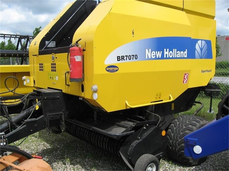 New Holland BR7070 med SUPER FEED - Baler bulat: gambar 1 New Holland BR7070 med SUPER FEED - Baler bulat: gambar 1