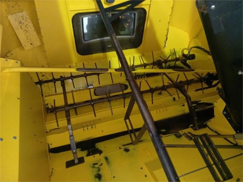 New Holland CR9.80 - Pemanen gabungan: gambar 4 New Holland CR9.80 - Pemanen gabungan: gambar 4