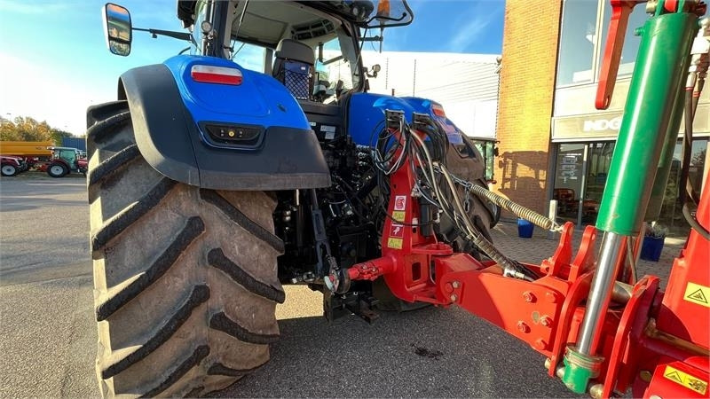 New Holland T7.315 HD AutoComand  - Traktor: gambar 4 New Holland T7.315 HD AutoComand  - Traktor: gambar 4