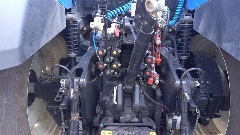 New Holland T7.315 HD  - Traktor: gambar 5 New Holland T7.315 HD  - Traktor: gambar 5