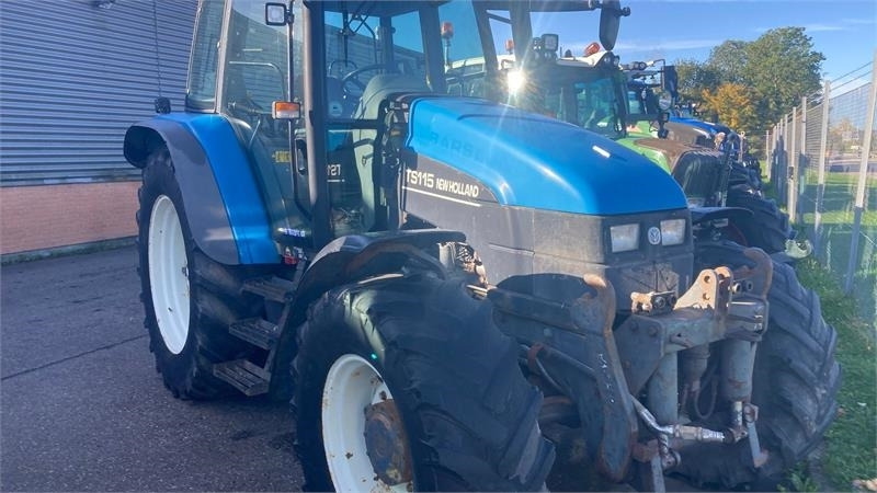 New Holland TS115 - Traktor: gambar 1 New Holland TS115 - Traktor: gambar 1