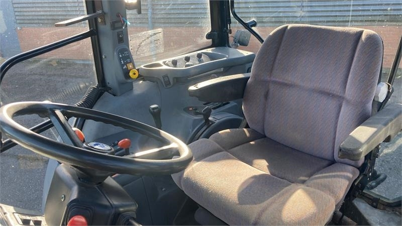 New Holland TS115 - Traktor: gambar 5 New Holland TS115 - Traktor: gambar 5