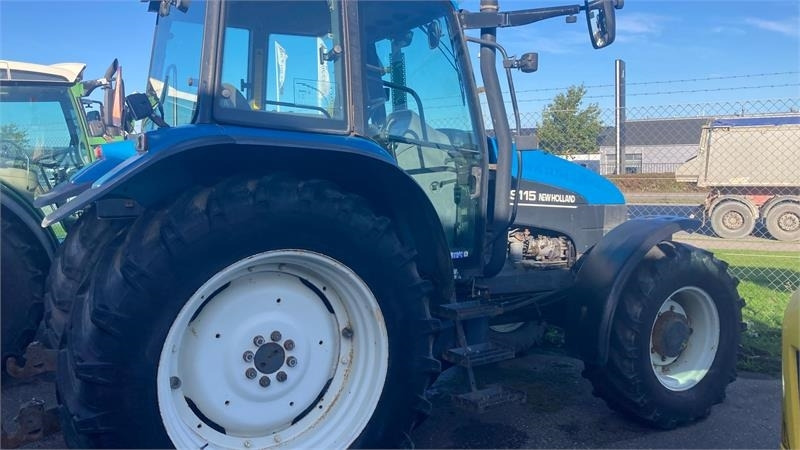 New Holland TS115 - Traktor: gambar 2 New Holland TS115 - Traktor: gambar 2