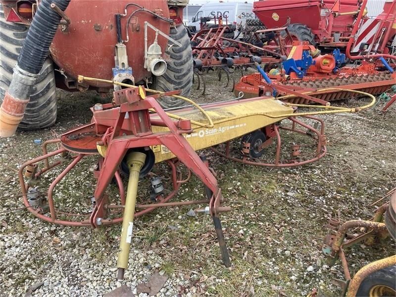 Scan-Rake SR 400 Scan-Rake SR 400 - Tedder/ Menyapu: gambar 1 Scan-Rake SR 400 Scan-Rake SR 400 - Tedder/ Menyapu: gambar 1