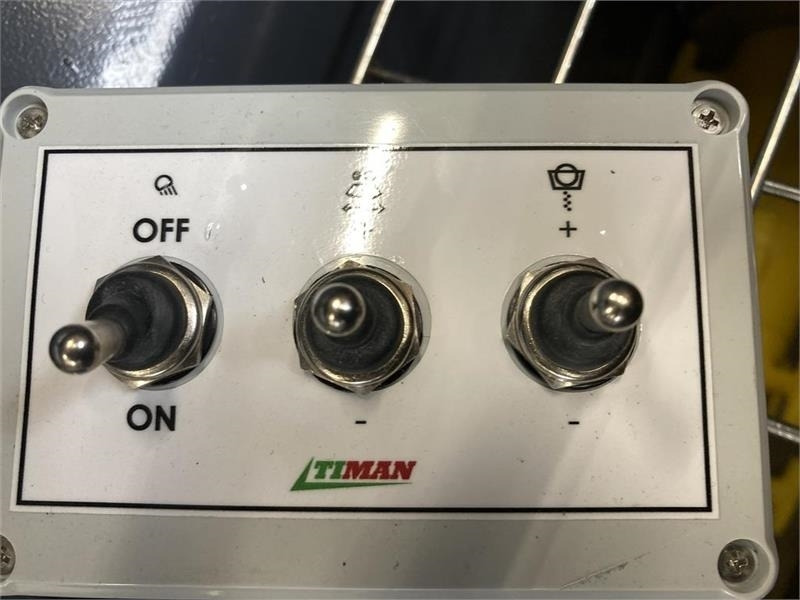 Timan CS-200 Combi spreder til traktor 300 liter - Penyebar pasir/ Garam untuk Kendaraan Kota/ Khusus: gambar 5 Timan CS-200 Combi spreder til traktor 300 liter - Penyebar pasir/ Garam untuk Kendaraan Kota/ Khusus: gambar 5