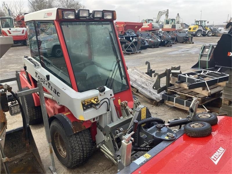 Timan Tool-Trac 245 - Traktor kota: gambar 3 Timan Tool-Trac 245 - Traktor kota: gambar 3