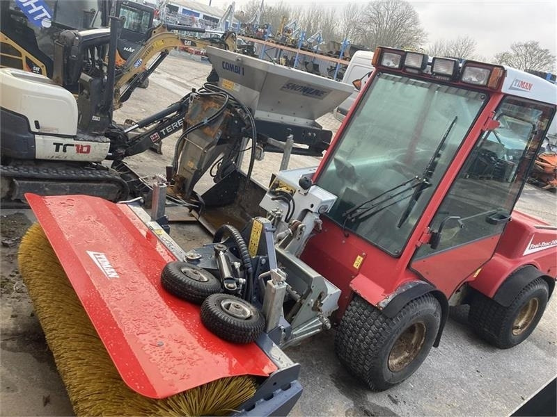 Timan Tool-Trac 245 - Traktor kota: gambar 2 Timan Tool-Trac 245 - Traktor kota: gambar 2