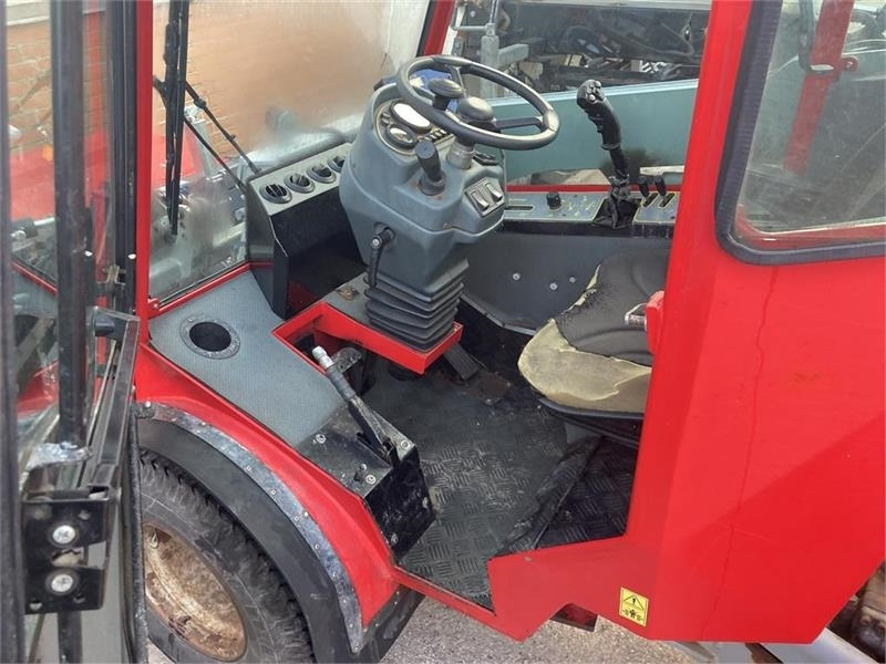 Timan Tool-Trac 245 - Traktor kota: gambar 5 Timan Tool-Trac 245 - Traktor kota: gambar 5