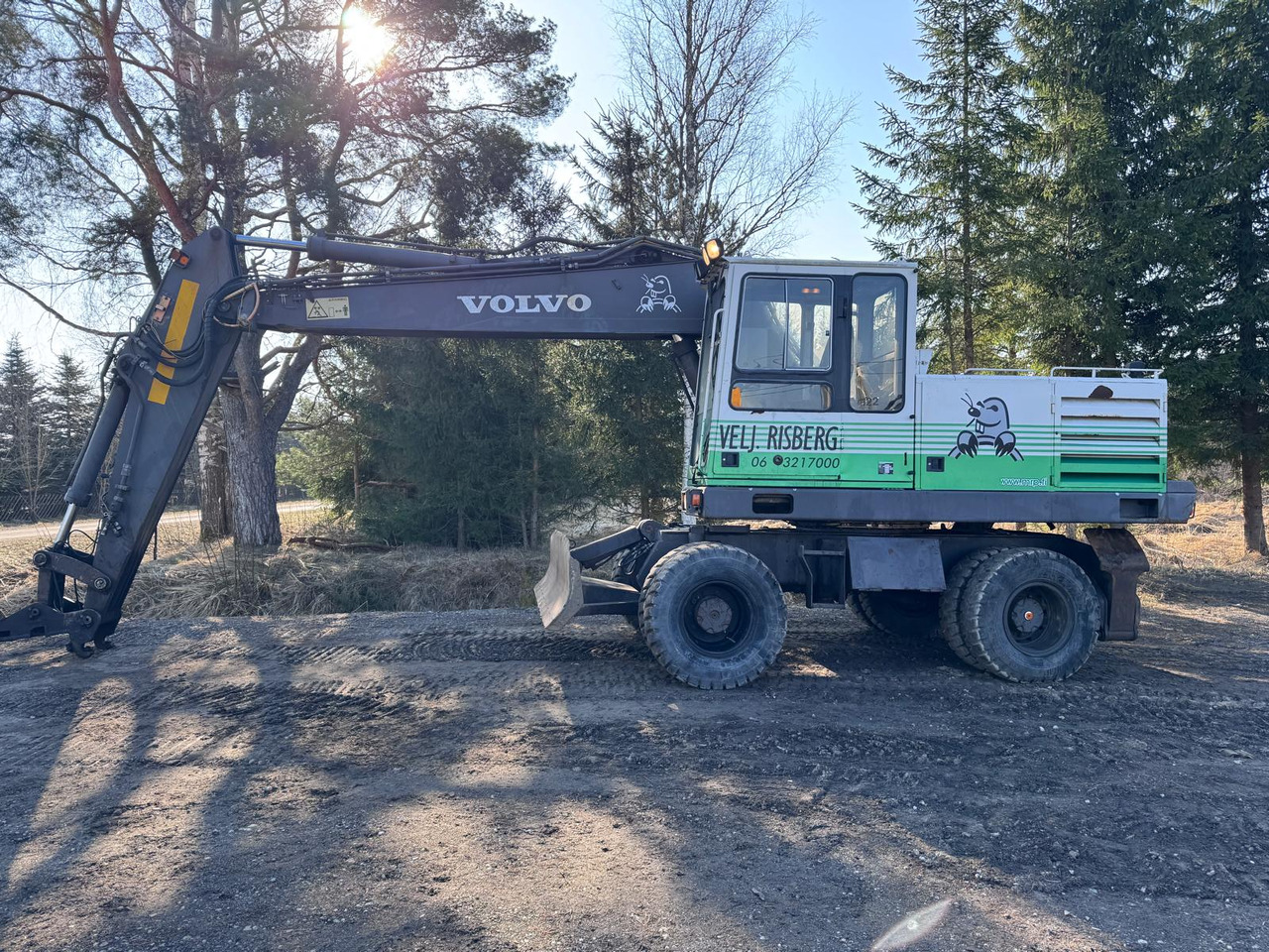 VOLVO EW200 - Ekskavator roda: gambar 2 VOLVO EW200 - Ekskavator roda: gambar 2