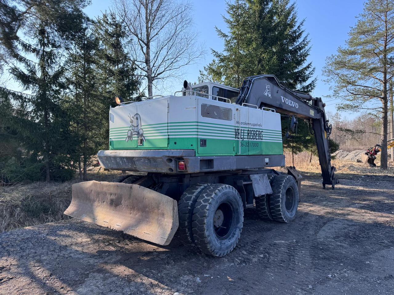 VOLVO EW200 - Ekskavator roda: gambar 4 VOLVO EW200 - Ekskavator roda: gambar 4