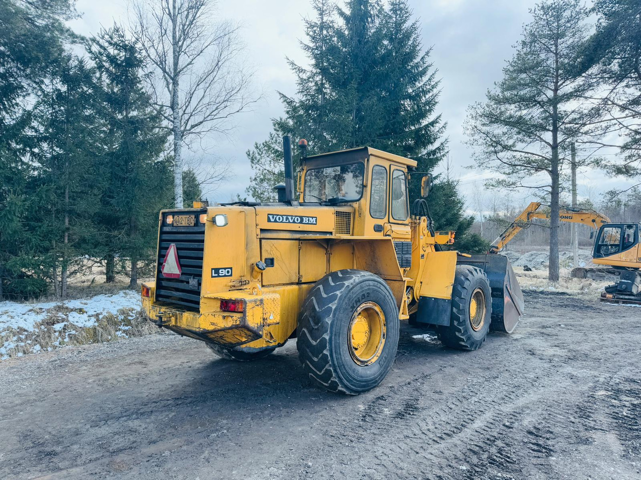 VOLVO L90 - Wheel loader: gambar 4 VOLVO L90 - Wheel loader: gambar 4