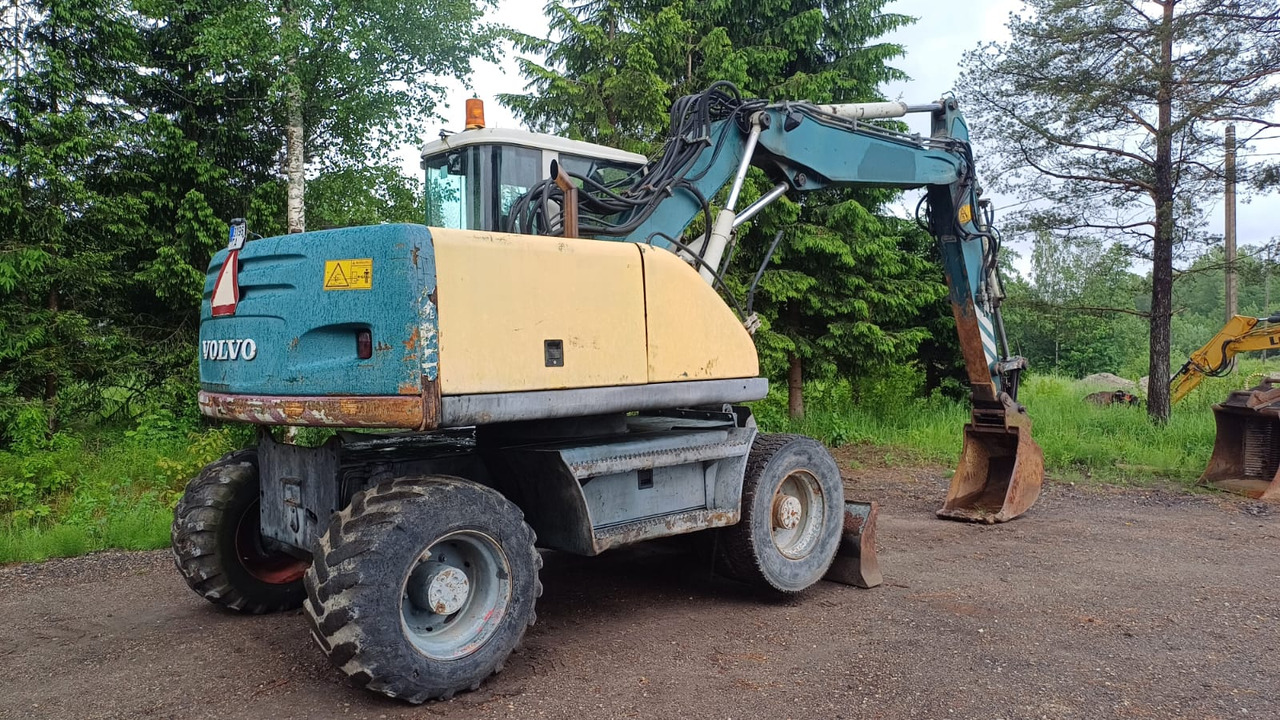 Volvo EW140 - Ekskavator roda: gambar 4 Volvo EW140 - Ekskavator roda: gambar 4