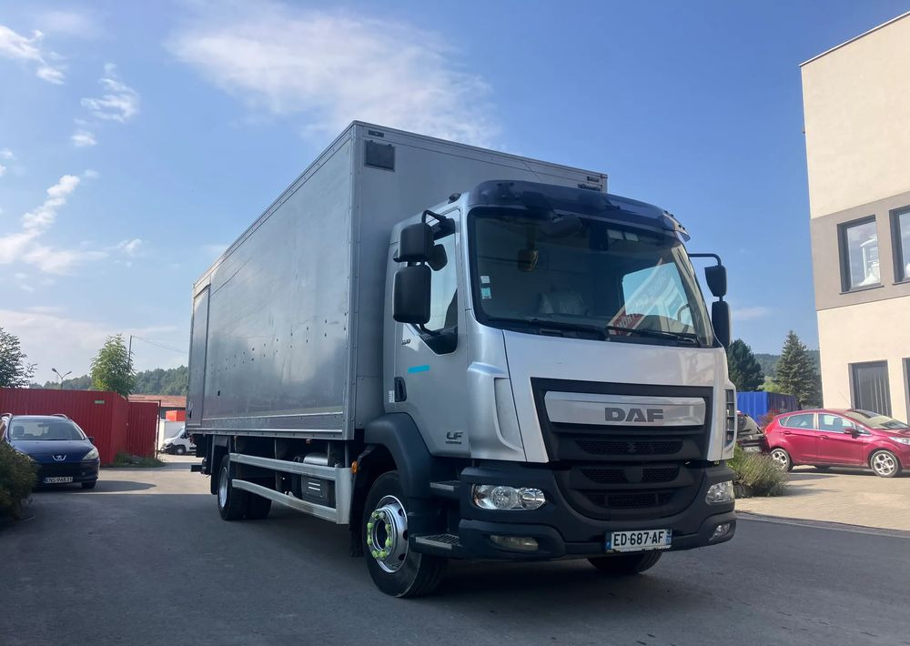 DAF DAF LF 180 kurierka kontener 18 palet - Truk box: gambar 1 DAF DAF LF 180 kurierka kontener 18 palet - Truk box: gambar 1