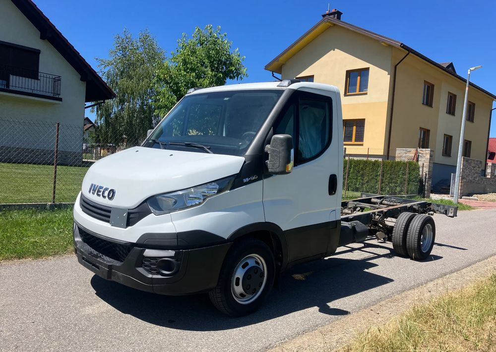 Iveco DAILY 35C13 ramo do zabudowy kiper wywrotka - Truk sasis: gambar 1 Iveco DAILY 35C13 ramo do zabudowy kiper wywrotka - Truk sasis: gambar 1