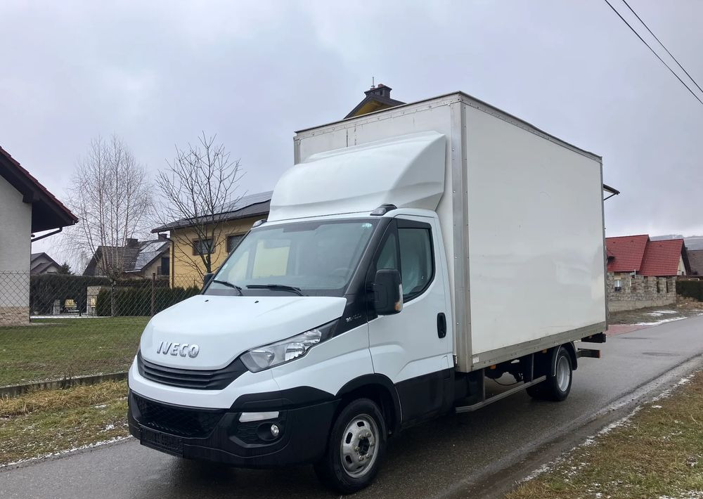 Iveco DAILY 35C16 kontener kurierka winda - Van box: gambar 1 Iveco DAILY 35C16 kontener kurierka winda - Van box: gambar 1
