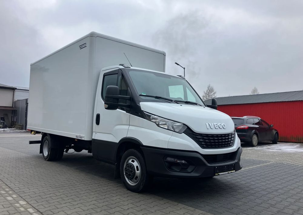Iveco DAILY 35C16 kontener kurierka winda STAN PERFEKCYJNY - Van box: gambar 2 Iveco DAILY 35C16 kontener kurierka winda STAN PERFEKCYJNY - Van box: gambar 2