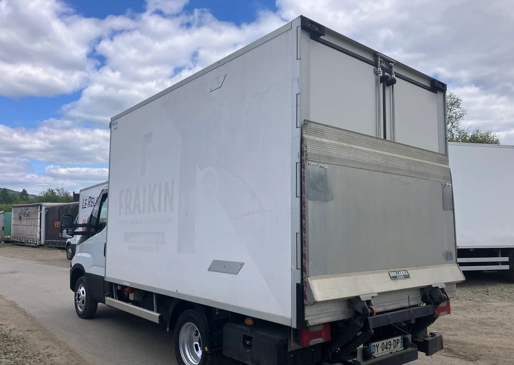 Iveco Daily 35C15 chłodnia 6 palet winda - Van berpendingin: gambar 4 Iveco Daily 35C15 chłodnia 6 palet winda - Van berpendingin: gambar 4