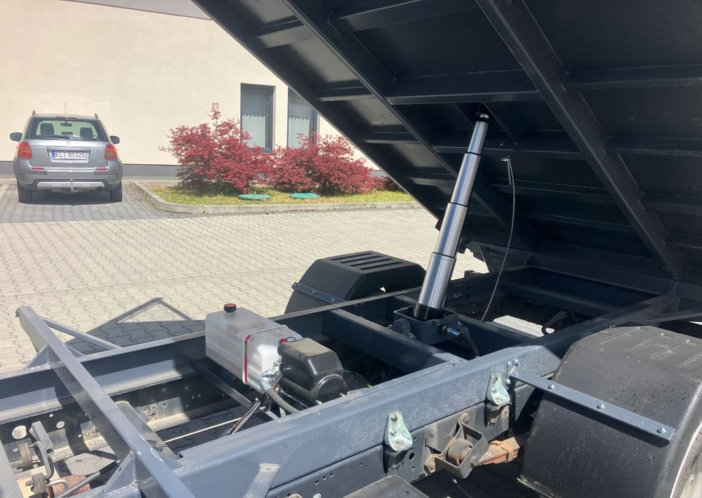 Iveco Iveco daily 35C13 wywrotka solidny kiper - Van jungkit: gambar 2 Iveco Iveco daily 35C13 wywrotka solidny kiper - Van jungkit: gambar 2