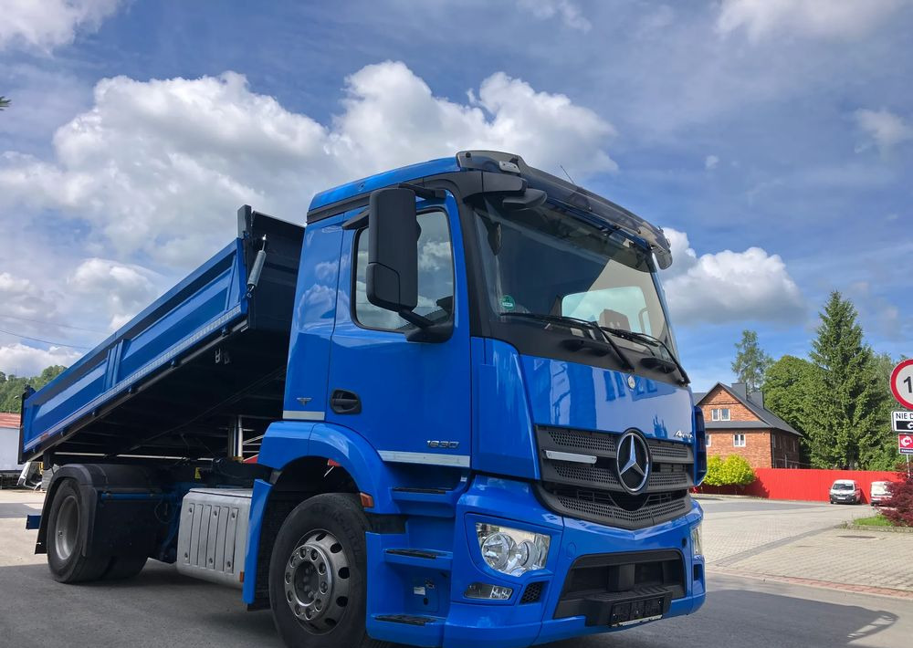 Mercedes-Benz ANTOS 1830 solidny kiper wywrotka blokada mostu - Truk jungkit: gambar 2 Mercedes-Benz ANTOS 1830 solidny kiper wywrotka blokada mostu - Truk jungkit: gambar 2