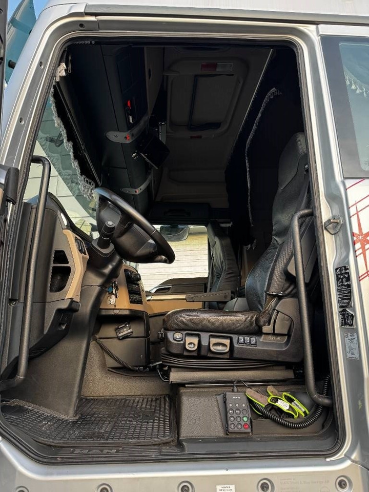 Truk derek MAN TGX 26.500 6X2-4LL: gambar 10 Truk derek MAN TGX 26.500 6X2-4LL: gambar 10