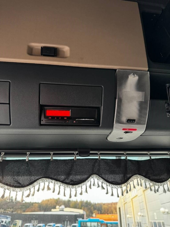 Truk derek MAN TGX 26.500 6X2-4LL: gambar 18 Truk derek MAN TGX 26.500 6X2-4LL: gambar 18