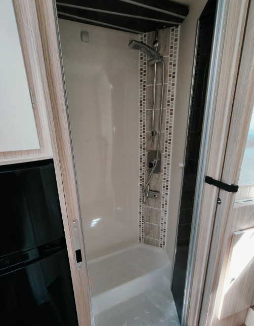 Leasing Elnagh Elnagh T-Loft 532 WINTER Alarm Solar Camera Air Conditioning Truma Diesel E  Awning Remis Retrofitted Elnagh Elnagh T-Loft 532 WINTER Alarm Solar Camera Air Conditioning Truma Diesel E  Awning Remis Retrofitted: gambar 17