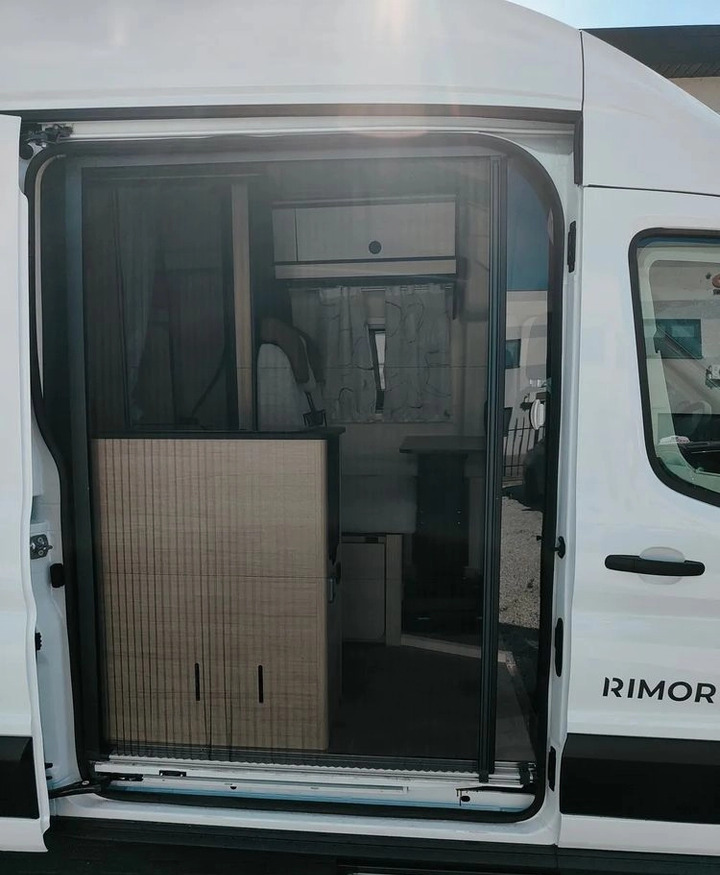 FORD Rimor NEW Ford Van 238 Truma Diesel Roller Shutters Remis AUTOMAT - Mobil kemping: gambar 5 FORD Rimor NEW Ford Van 238 Truma Diesel Roller Shutters Remis AUTOMAT - Mobil kemping: gambar 5