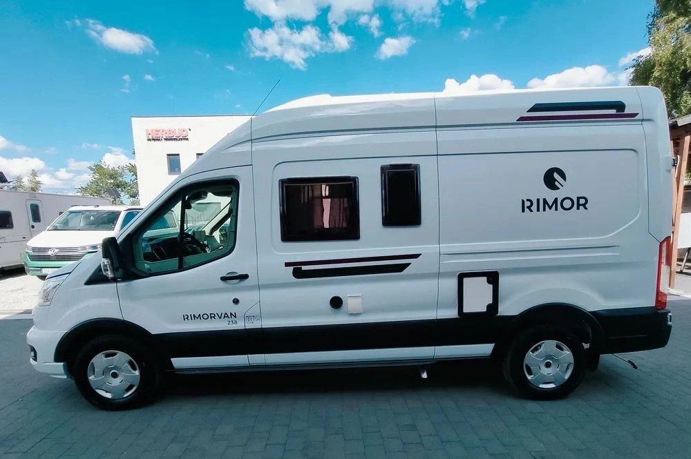 FORD Rimor NEW Ford Van 238 Truma Diesel Roller Shutters Remis AUTOMAT - Mobil kemping: gambar 3 FORD Rimor NEW Ford Van 238 Truma Diesel Roller Shutters Remis AUTOMAT - Mobil kemping: gambar 3