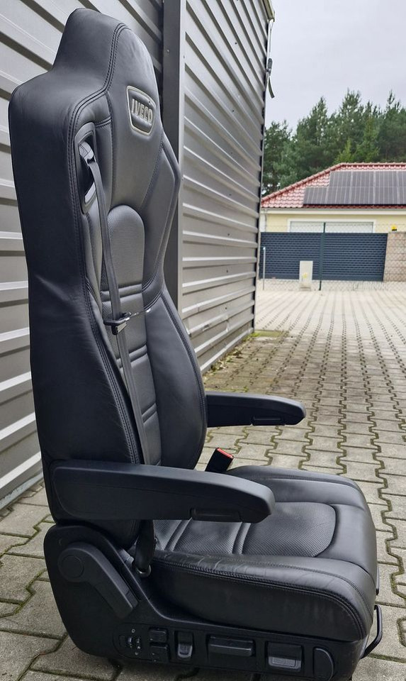 IVECO STRALIS S WAY FOTEL PASAŻERA - Kabin dan interior: gambar 3 IVECO STRALIS S WAY FOTEL PASAŻERA - Kabin dan interior: gambar 3