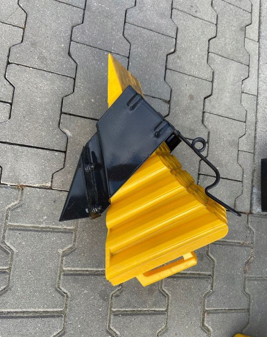 Klin pod koło MAN DAF SCANIA VOLVO - Bumper: gambar 2 Klin pod koło MAN DAF SCANIA VOLVO - Bumper: gambar 2