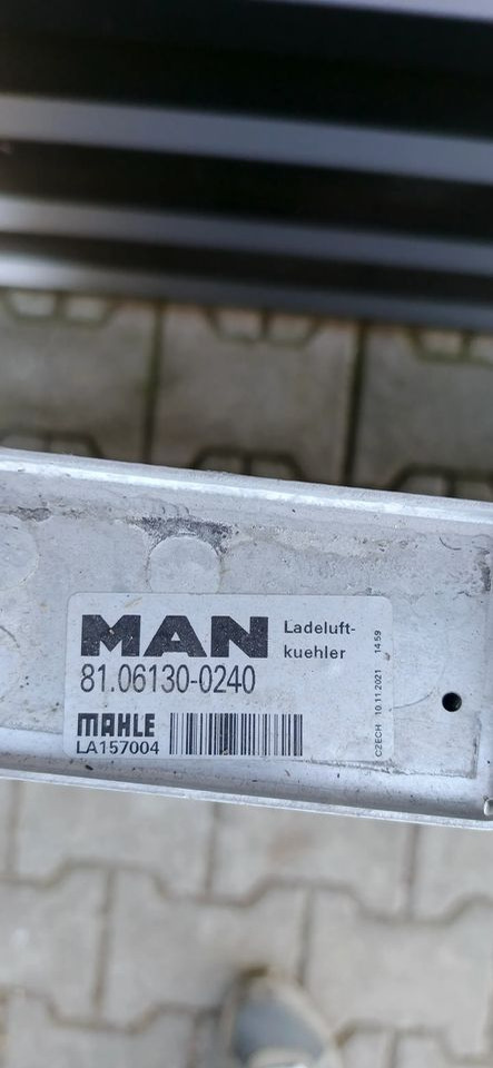 MAN TGS TG3 CHŁODNICA POWIETRZA INTERCOOLER NOWY - Sistem pendingin: gambar 3 MAN TGS TG3 CHŁODNICA POWIETRZA INTERCOOLER NOWY - Sistem pendingin: gambar 3