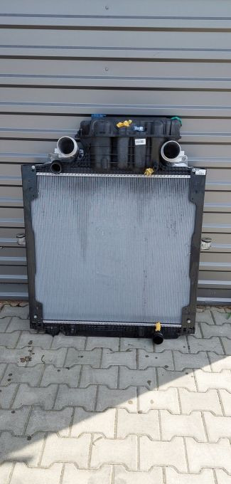 MAN TGS TG3 NOWY MODEL CHŁODNICA CHŁODNICE KOMPLET - Radiator untuk Truk: gambar 1 MAN TGS TG3 NOWY MODEL CHŁODNICA CHŁODNICE KOMPLET - Radiator untuk Truk: gambar 1
