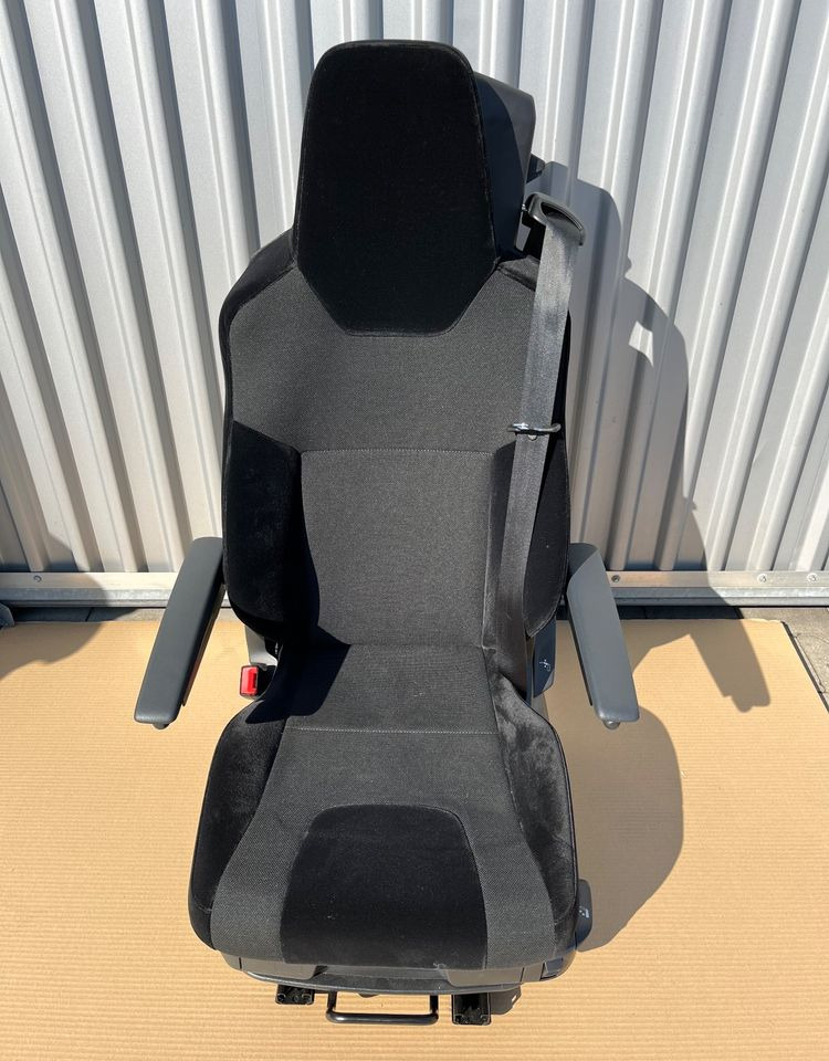 NOWY Fotel kierowcy MAN TG3 TGX nowy model siedzenie lewe - Kabin dan interior untuk Truk: gambar 1 NOWY Fotel kierowcy MAN TG3 TGX nowy model siedzenie lewe - Kabin dan interior untuk Truk: gambar 1