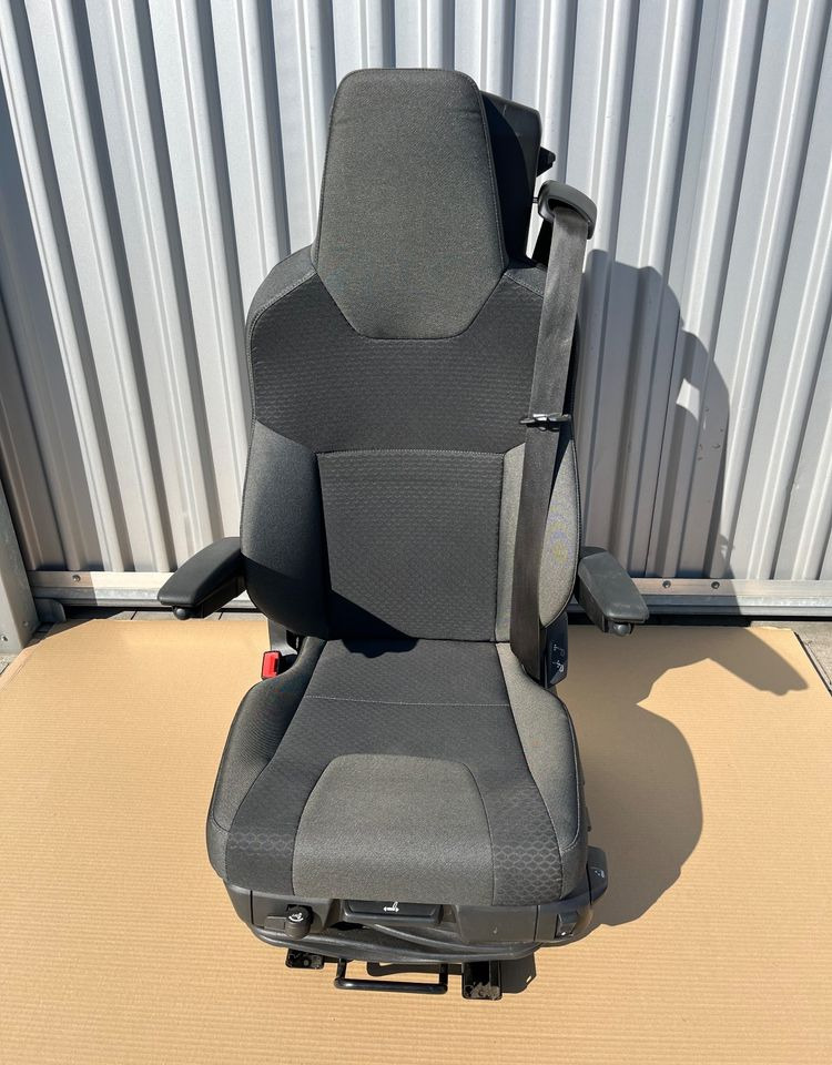 NOWY Fotel kierowcy MAN TG3 TGX nowy model siedzenie lewe - Kabin dan interior untuk Truk: gambar 1 NOWY Fotel kierowcy MAN TG3 TGX nowy model siedzenie lewe - Kabin dan interior untuk Truk: gambar 1