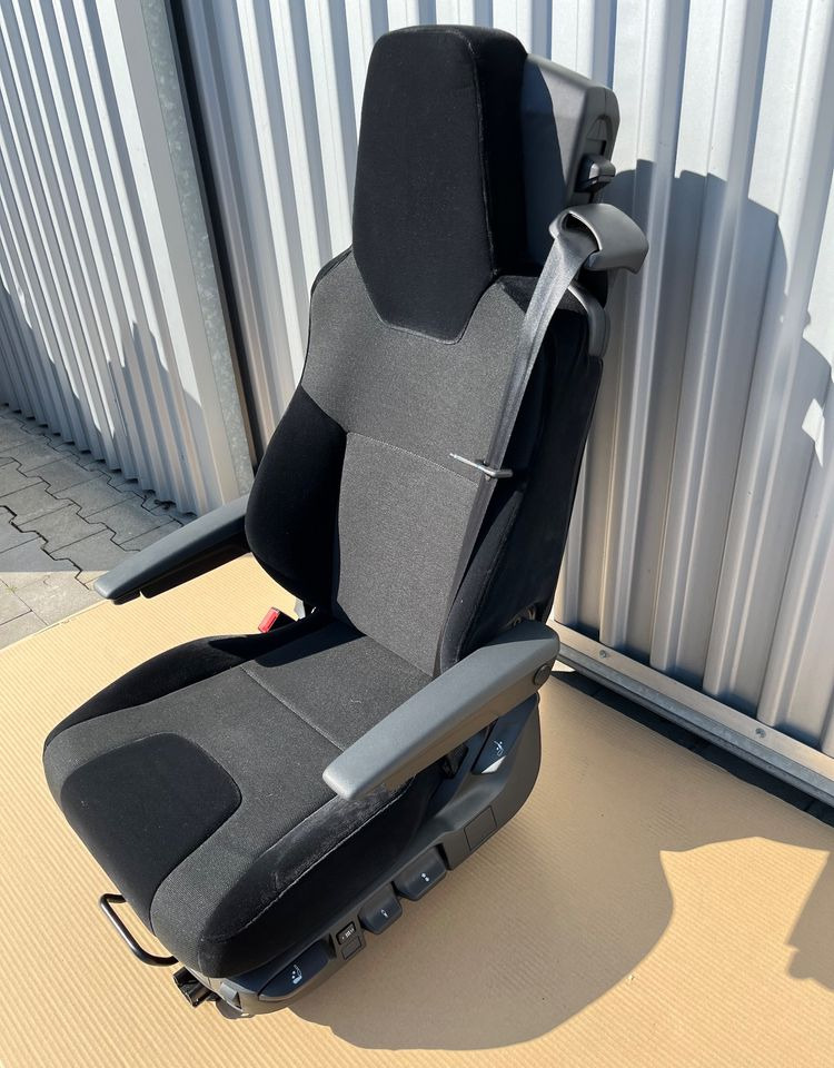 NOWY Fotel kierowcy MAN TG3 TGX nowy model siedzenie lewe - Kabin dan interior untuk Truk: gambar 2 NOWY Fotel kierowcy MAN TG3 TGX nowy model siedzenie lewe - Kabin dan interior untuk Truk: gambar 2