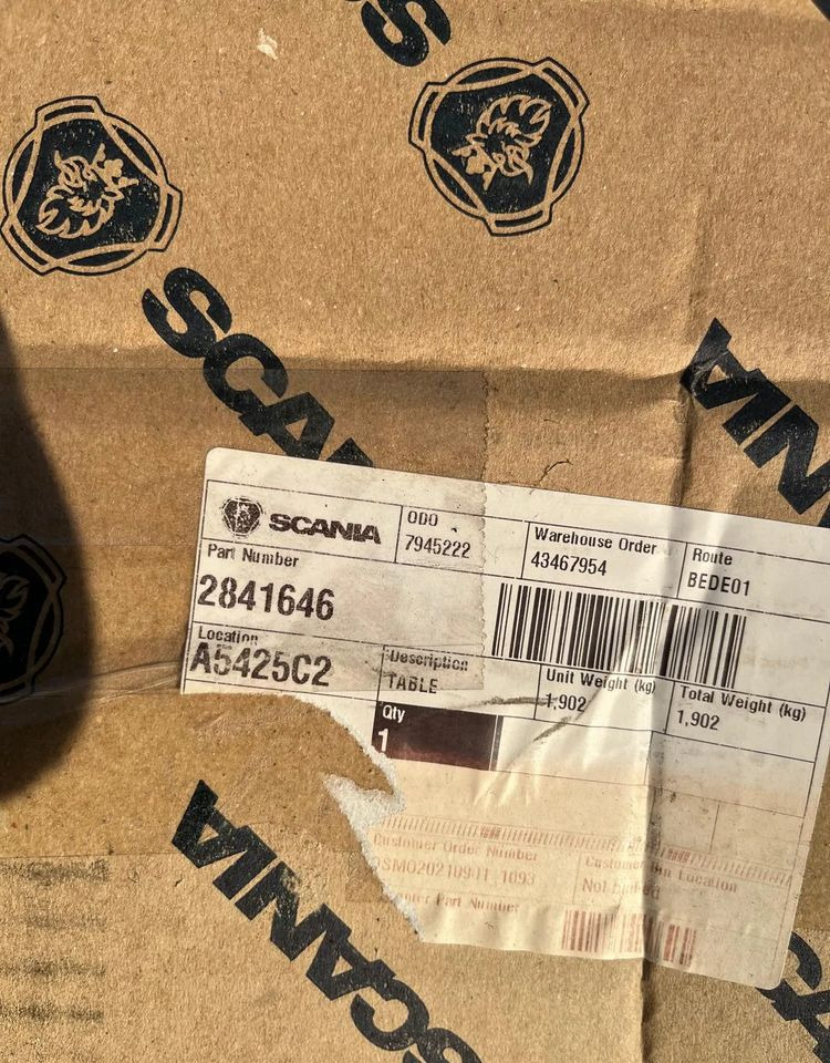 SCANIA R S STOLIK PÓŁKA 2841646 NOWY - Kabin dan interior: gambar 4 SCANIA R S STOLIK PÓŁKA 2841646 NOWY - Kabin dan interior: gambar 4