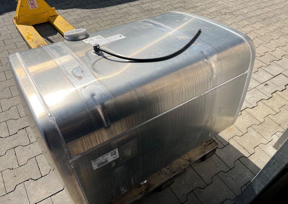 Zbiornik paliwa MAN TGX TGS 370 litrów bak - Tangki bahan bakar untuk Truk: gambar 5 Zbiornik paliwa MAN TGX TGS 370 litrów bak - Tangki bahan bakar untuk Truk: gambar 5