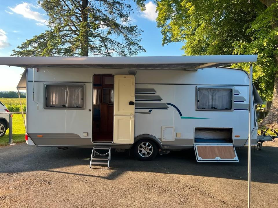 Wohnwagen Hymer Top Ausstattung Mover Vohrzelt 4x Schlafplätze WC - Karavan: gambar 1 Wohnwagen Hymer Top Ausstattung Mover Vohrzelt 4x Schlafplätze WC - Karavan: gambar 1
