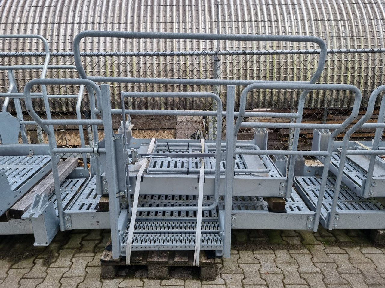 Bingkai/ Sasis untuk Mesin pengisi baru Sennebogen 840 E series complete gallery set new: gambar 8