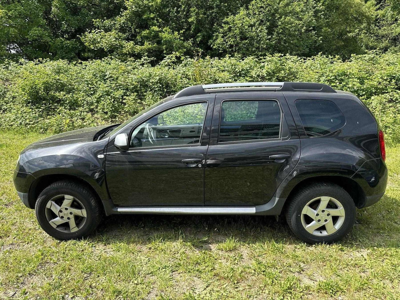 Dacia Duster 1.6 LAUREATE +ZAHNRIEMEN GERISSEN+ - Mobil SUV: gambar 2 Dacia Duster 1.6 LAUREATE +ZAHNRIEMEN GERISSEN+ - Mobil SUV: gambar 2