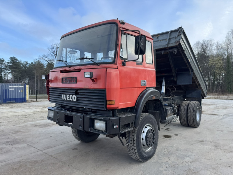 Iveco Magirus 180-23 (GRAND PONT / 4X4 / LAMES / POMPE MANUELLE) - Truk jungkit: gambar 1 Iveco Magirus 180-23 (GRAND PONT / 4X4 / LAMES / POMPE MANUELLE) - Truk jungkit: gambar 1