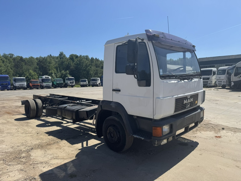 MAN 12.224 (MANUAL GEARBOX / EURO 2 / BELGIAN TRUCK IN GOOD CONDITION !!!) - Truk sasis: gambar 4 MAN 12.224 (MANUAL GEARBOX / EURO 2 / BELGIAN TRUCK IN GOOD CONDITION !!!) - Truk sasis: gambar 4