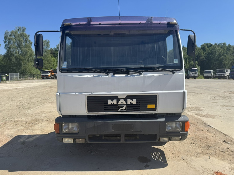 MAN 12.224 (MANUAL GEARBOX / EURO 2 / BELGIAN TRUCK IN GOOD CONDITION !!!) - Truk sasis: gambar 3 MAN 12.224 (MANUAL GEARBOX / EURO 2 / BELGIAN TRUCK IN GOOD CONDITION !!!) - Truk sasis: gambar 3