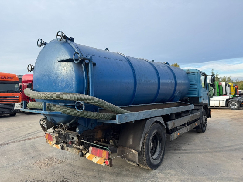 MAN 18.232 (12.000L / STEEL SUSPENSION / 6 CYLINDER WITH MANUAL PUMP) - Truk vakum: gambar 5 MAN 18.232 (12.000L / STEEL SUSPENSION / 6 CYLINDER WITH MANUAL PUMP) - Truk vakum: gambar 5
