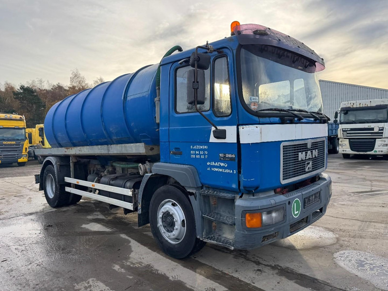 MAN 18.264 (12000 L / 6 CYLINDER / EURO 2 / MANUAL GEARBOX / BOITE MANUELLE) - Truk vakum: gambar 3 MAN 18.264 (12000 L / 6 CYLINDER / EURO 2 / MANUAL GEARBOX / BOITE MANUELLE) - Truk vakum: gambar 3