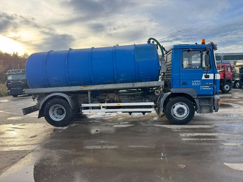 MAN 18.264 (12000 L / 6 CYLINDER / EURO 2 / MANUAL GEARBOX / BOITE MANUELLE) - Truk vakum: gambar 4 MAN 18.264 (12000 L / 6 CYLINDER / EURO 2 / MANUAL GEARBOX / BOITE MANUELLE) - Truk vakum: gambar 4