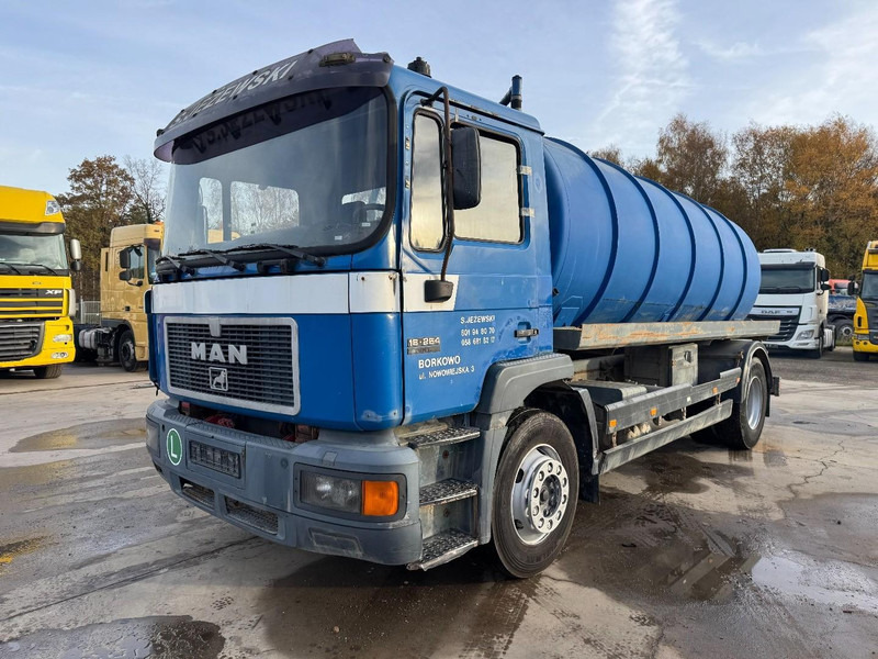 MAN 18.264 (12000 L / 6 CYLINDER / EURO 2 / MANUAL GEARBOX / BOITE MANUELLE) - Truk vakum: gambar 1 MAN 18.264 (12000 L / 6 CYLINDER / EURO 2 / MANUAL GEARBOX / BOITE MANUELLE) - Truk vakum: gambar 1